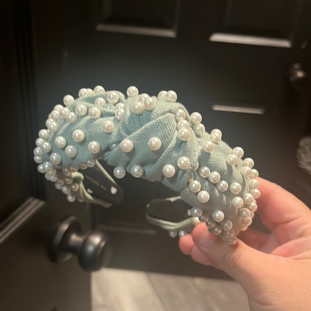 Lele Sadoughi Pearl Headband in Dove Grey